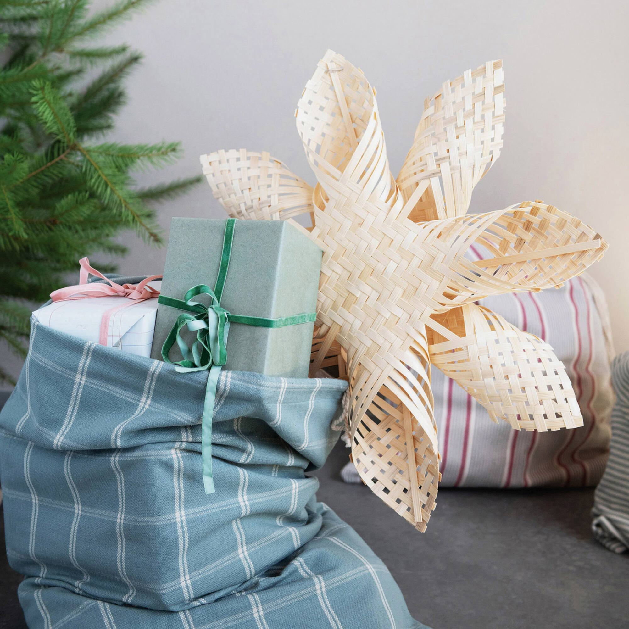 Hello Honey® 32" Santa Cotton Bag Set
